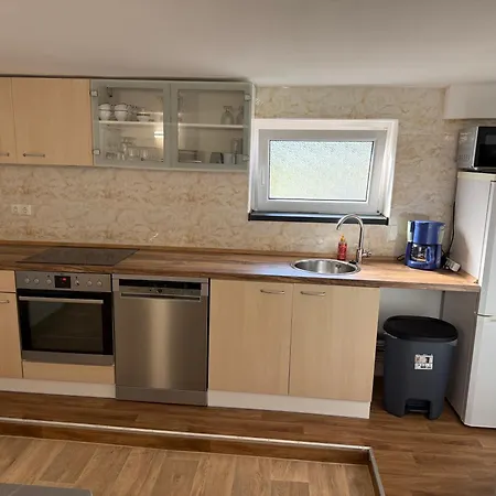 Monteurzimmer Messezimmer Ferienzimmer بيت ضيافة *